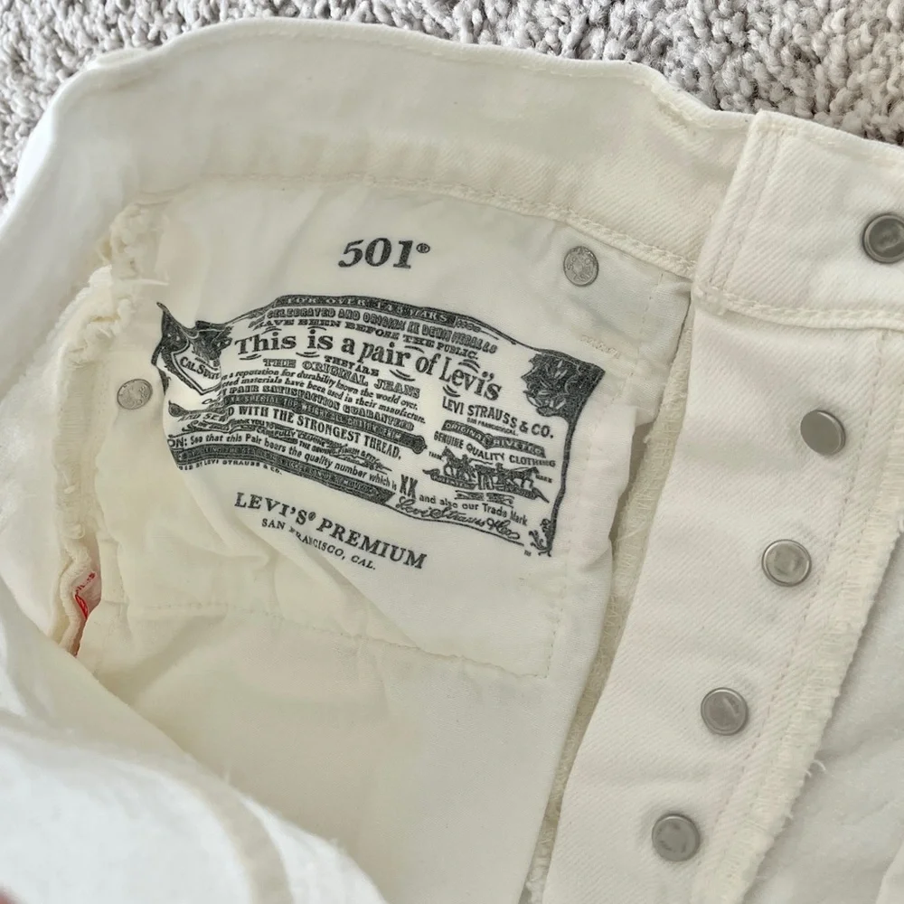 Levi’s Premium 501 White Shorts - Picture 3 of 6